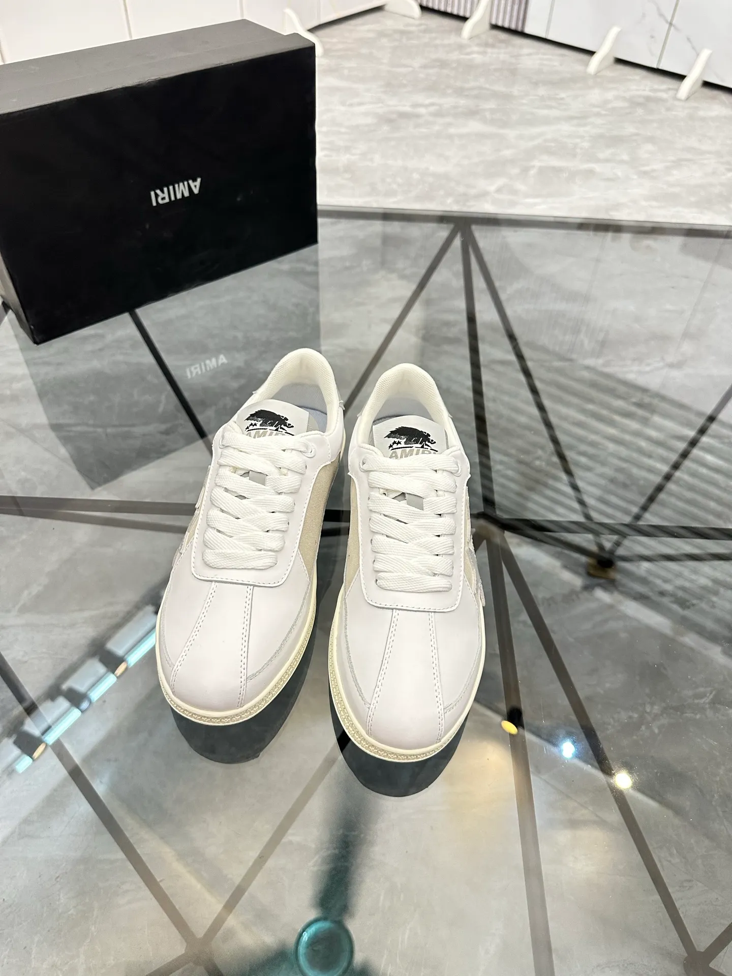 Men's shoes: 💰P420¥ Product trademark: AMIRI* "Amir*" low-top casual shoes Regular size: 38-45 (can be customized to 46) Product material: imported cowhide upper, breathable lining, original outsole. Number: 001